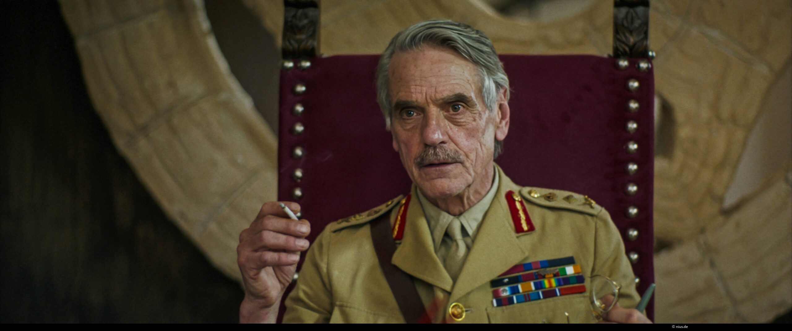 Jeremy Irons als britischer Hochkommissar Arthur Wauchchope.
