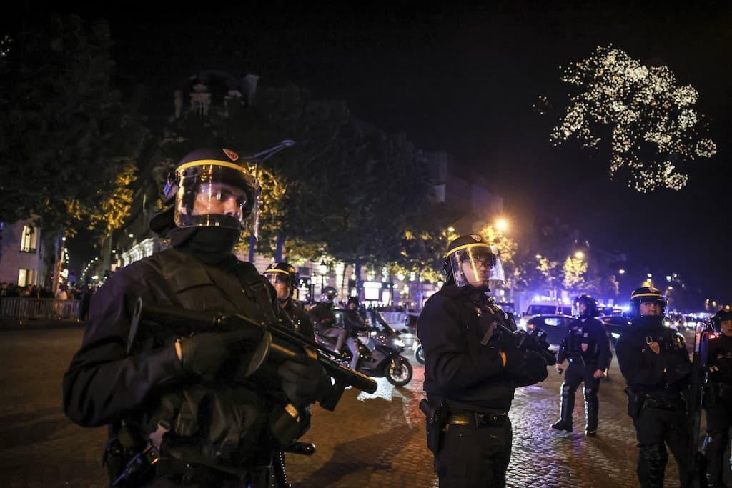 Police fear at least 1,000 rioters at PSG-Arsenal final in Paris