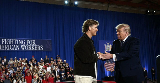 Giants’ Carter Mocks Dart’s Trump Support on Social Media
