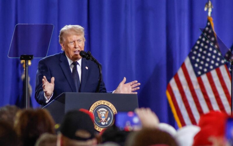 Trump Tempers Iran Deal Hopes as Hormuz Blockade Continues