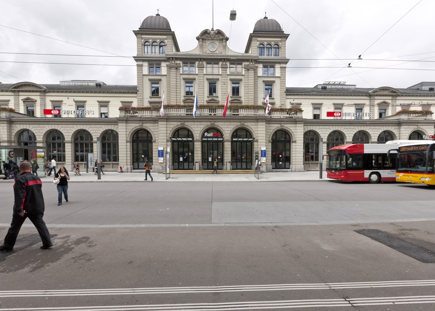 Three Injured in Winterthur: Knife Attacker Said to Be Islamist