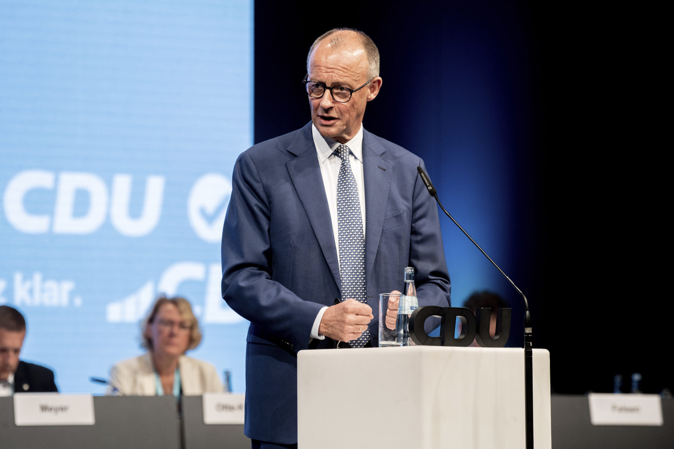 Kanzler Friedrich Merz hat es sich durch seine herablassende, belehrende Art besonders mit den Frauen verdorben.