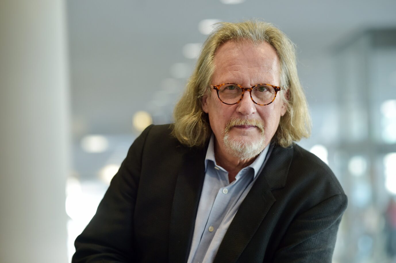 Bestselling Author Warns: SPD Opening Door to Authoritarian Regime