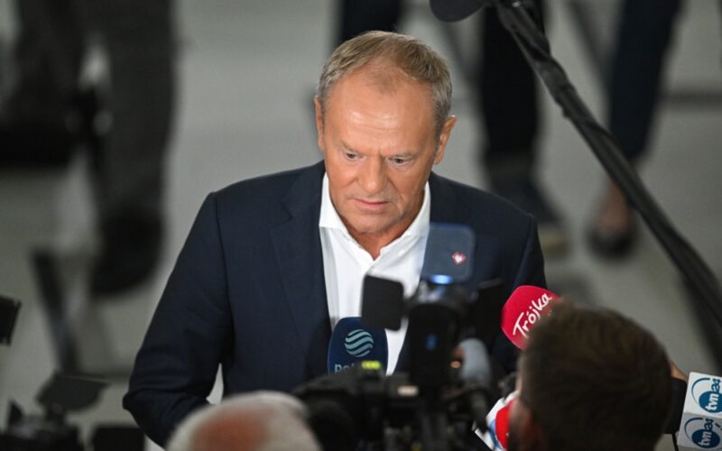 Tusk Rushes EU Defense Loan Contracts Before Deadline