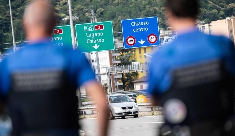 Messaggio Ue all'Italia e altri 8 Paesi: "Stop ai controlli a frontiere interne". Ma La Lega avverte: "Decidiamo noi"