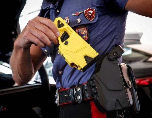 Se anche l'uso del taser si trasforma in ideologia
