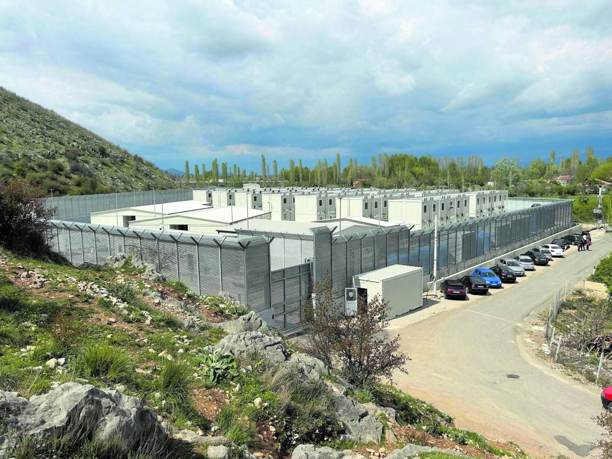 Meloni’s Migrant Stance Wins: Brussels Opens Door to Deportation Hubs