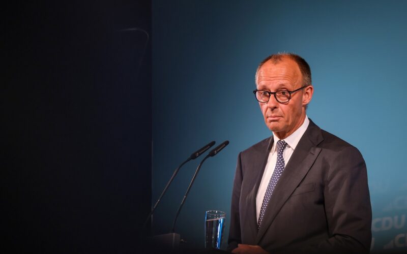 Union Loses Ground in Forsa Poll, FDP Returns to 5 Percent