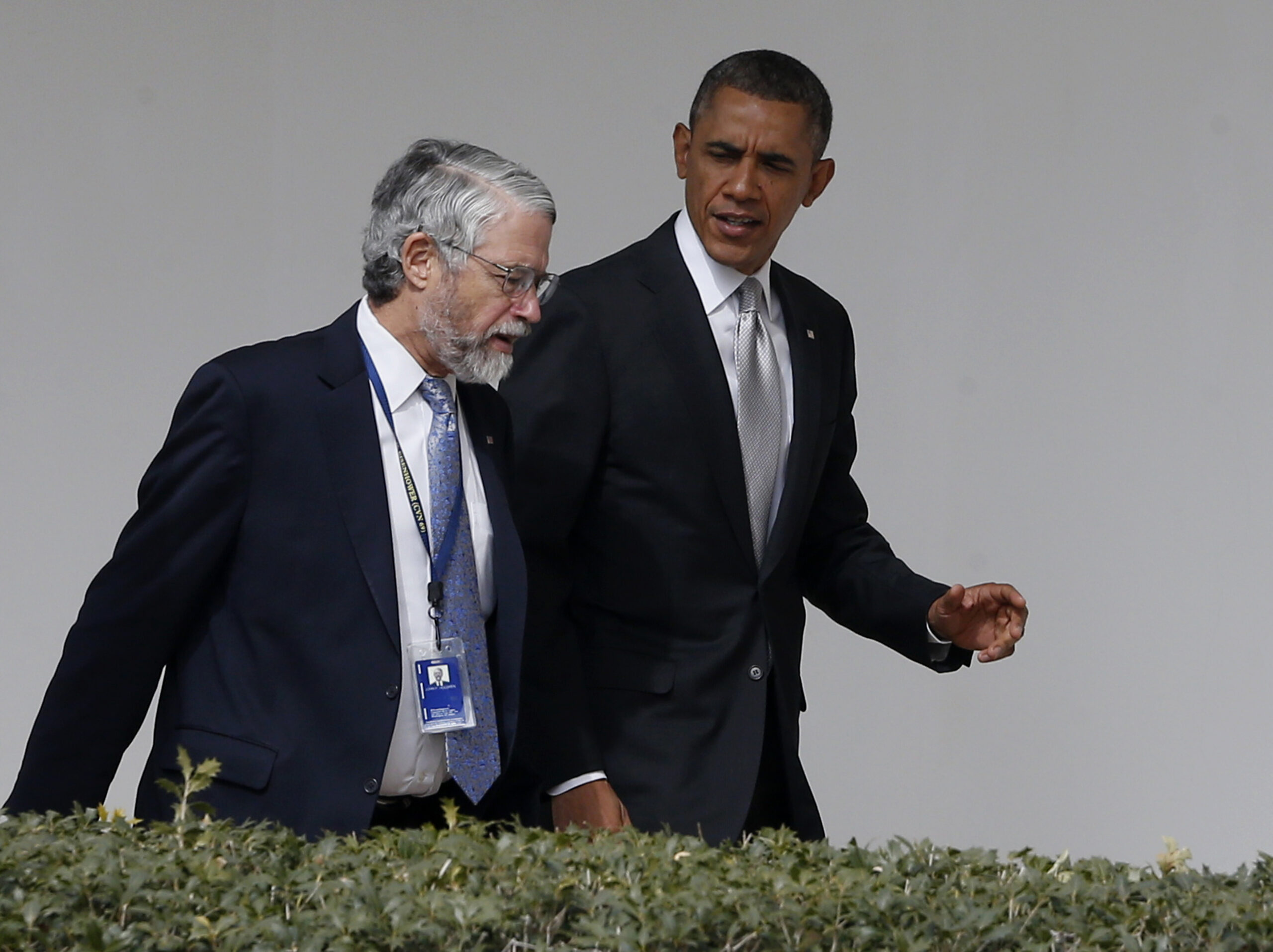 Der frühere US-Präsident Barack Obama mit John P. Holdren, dem wissenschafts- und technologiepolitischen Berater Obamas
