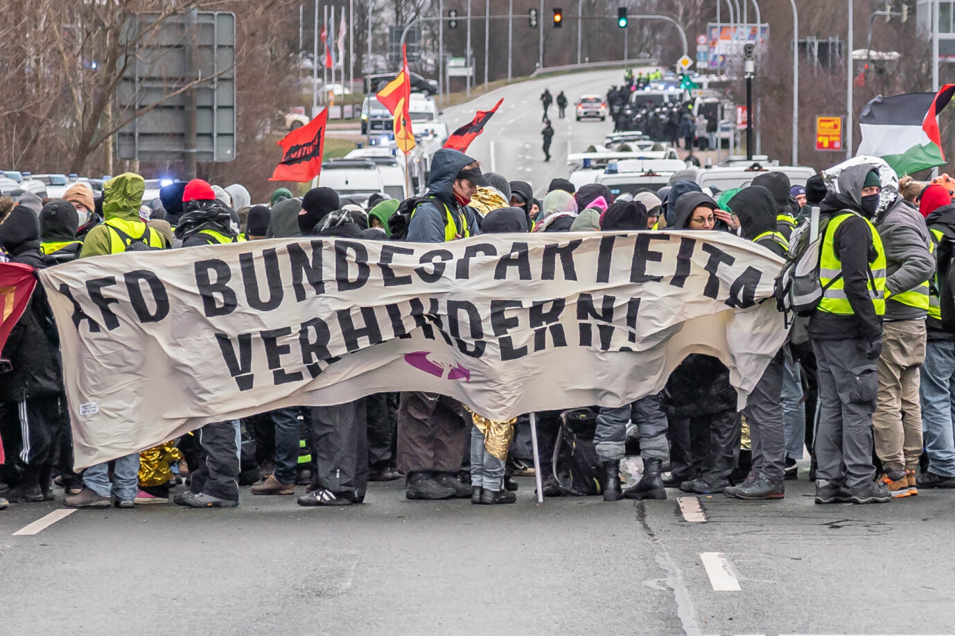 Union Verdi Pays for ‘Resistance’ Buses to Block AfD Rally