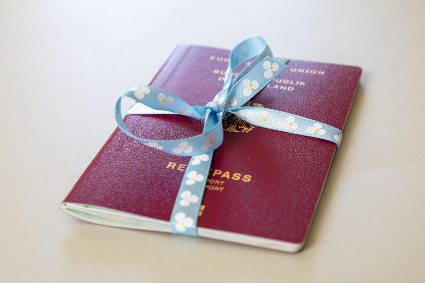 Fast-Track Citizenship: Nearly All New Citizens Keep Old Passport