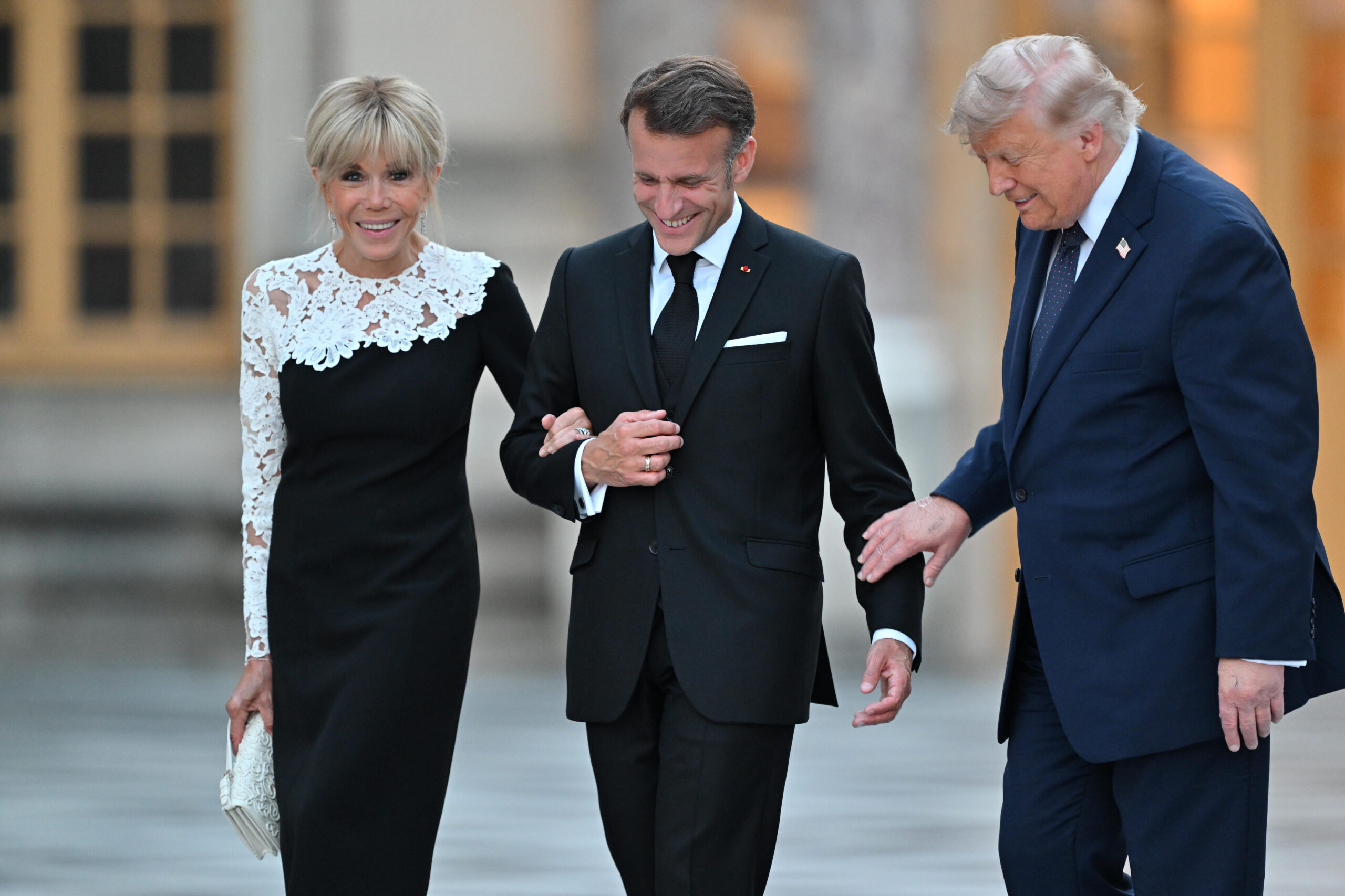 US-Präsident Donald Trump und Frankreichs Präsident Emmanuel Macron beim Staatsdinner im Schloss Versailles. Auch Frankreichs First Lady Brigitte Macron nahm an den Feierlichkeiten teil.