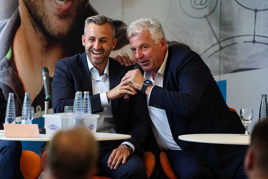 Ein Bild, das für Furore sorgte: CDU-Fraktionschef Guido Heuer und AfD-Spitzenkandidat Ulrich Siegmund fröhlich und Schulter an Schulter bei einer Veranstaltung in Sachsen-Anhalt.