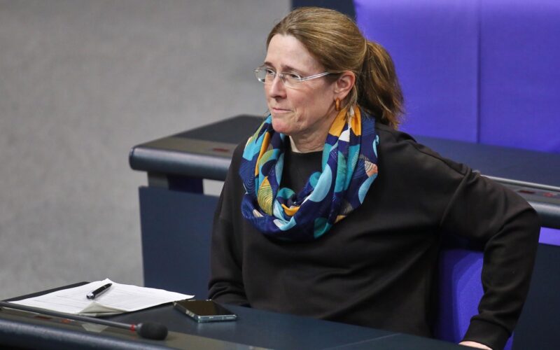 Left Laughs as Weidel Discusses Sexual Abuse of German Girls