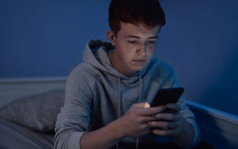 Teens Now Prefer AI Girlfriends Over Real Ones, Study Finds