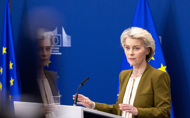 EU Moves to Freeze Russian Oil Price Cap to Deny Moscow Windfall