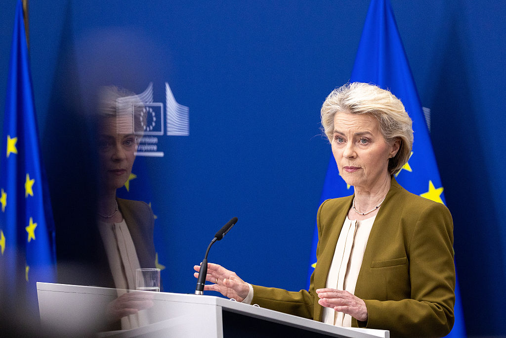 EU Moves to Freeze Russian Oil Price Cap to Deny Moscow Windfall