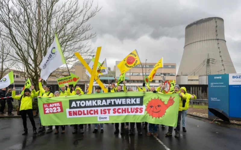 Ex-Nuclear Chiefs Push Merz to Restart German Reactors