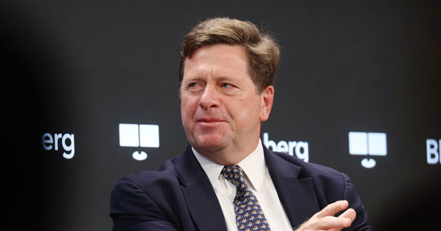 Trump Taps Former SEC Chief Clayton to Lead Intelligence