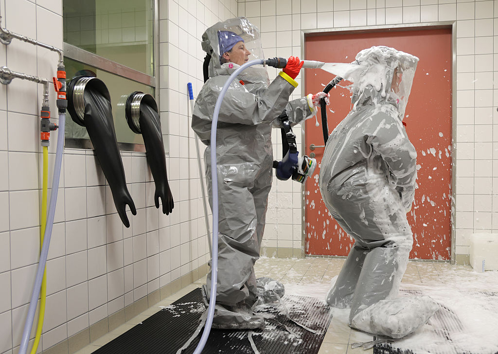 US Pushes Europe for Stricter Ebola Travel Rules, EU Resists