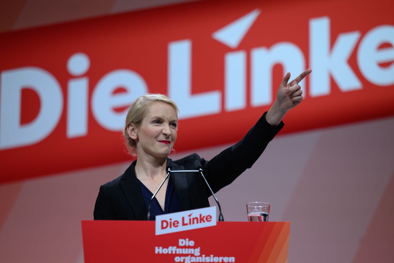 Left Party bomb drops before convention: Stalin, Mao, Honecker praised