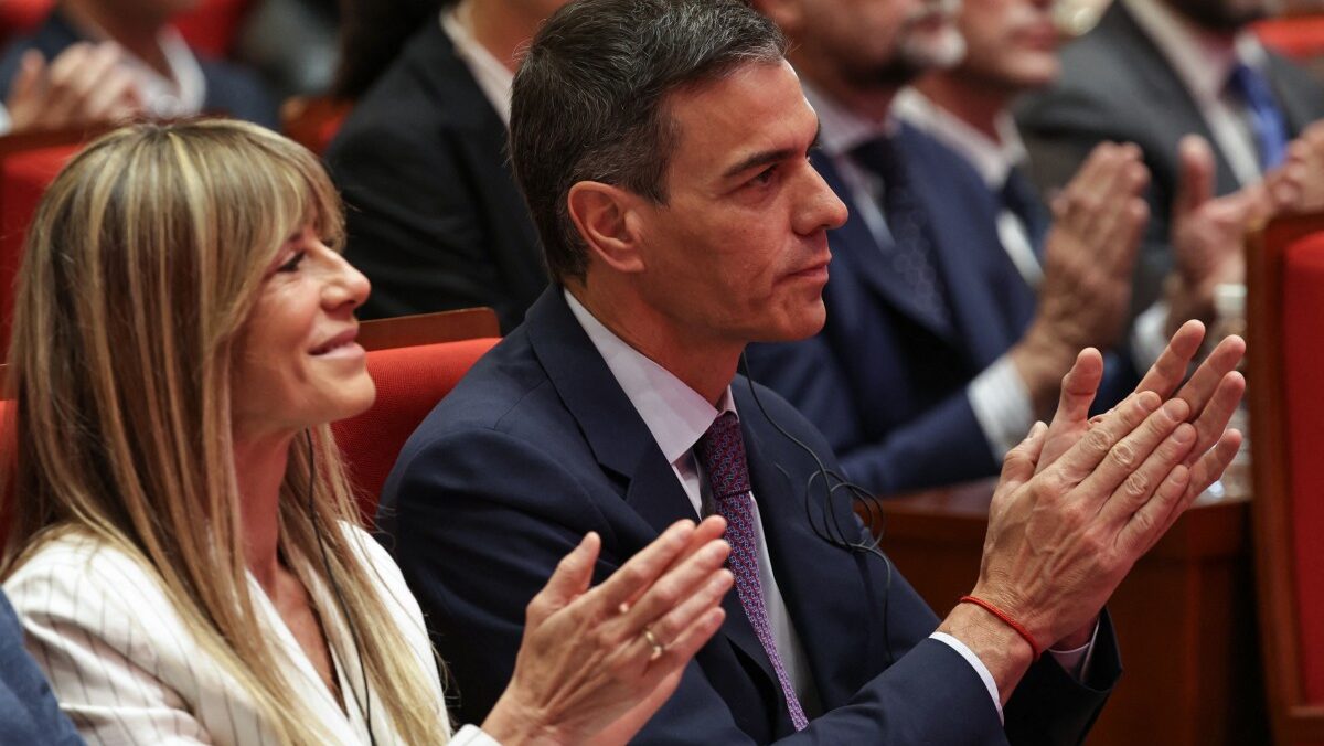 Spanish PM’s Wife Surrenders Passport Amid Deepening Crisis