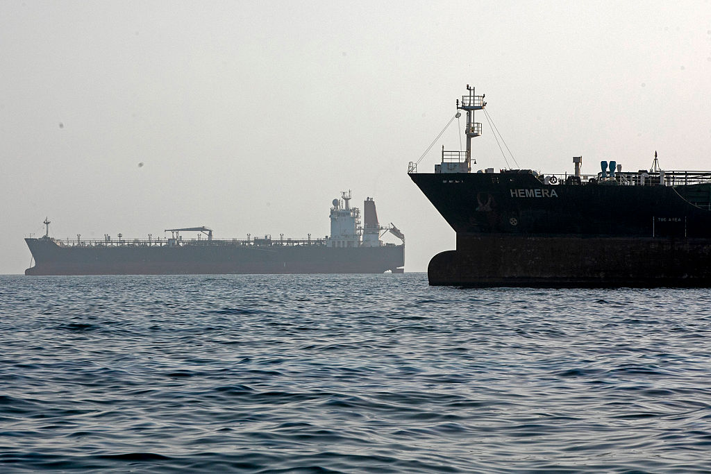 Oil Ships Resume Hormuz Transit as US-Iran Truce Emerges
