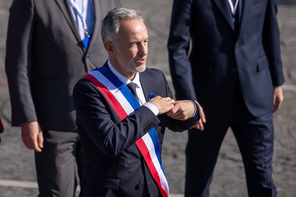 Paris to Grant All Palestinians Honorary Citizenship?