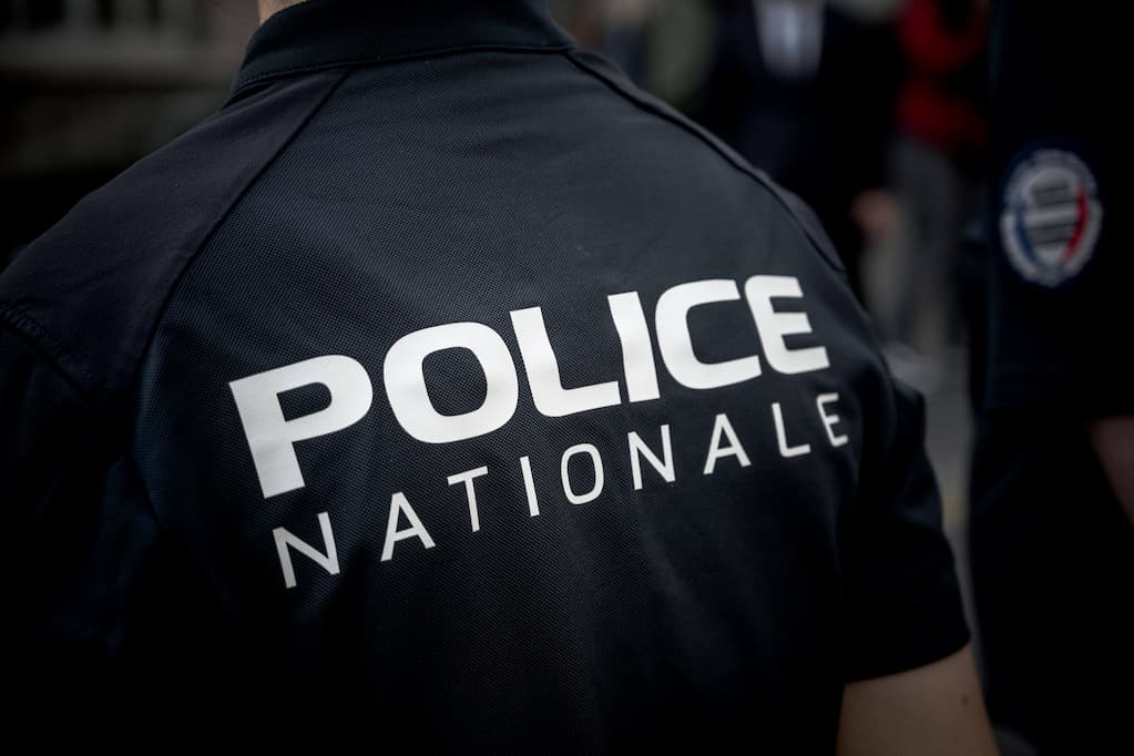 Illegal Alien Under Deportation Order Wounds Two Paris Cops, Released