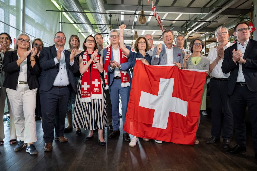 Swiss anti-immigration initiative gains over 45% of vote