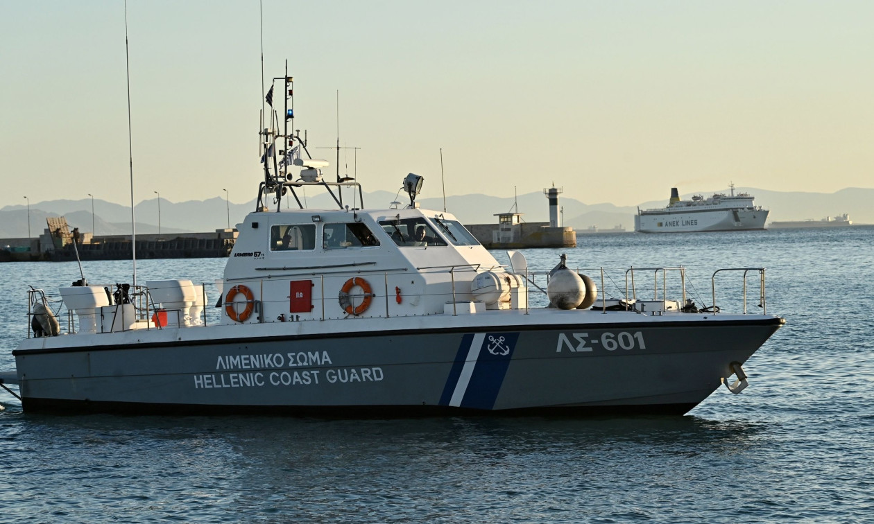 32 illegal immigrants found south of Crete, taken to safety of benefits