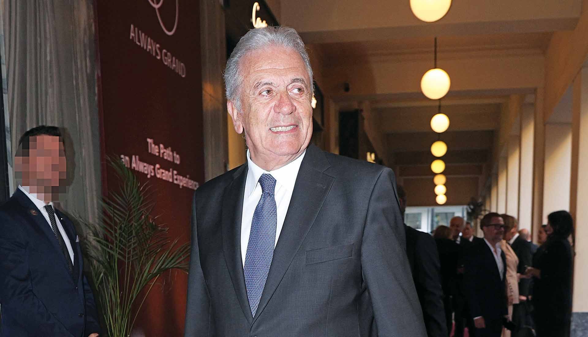 Avramopoulos intensifies pressure on New Democracy