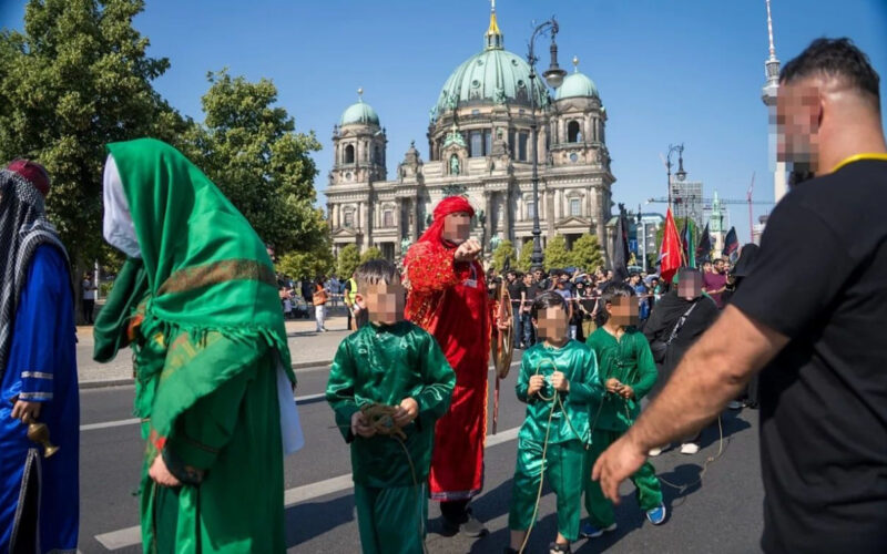 Children chained in Ashura procession under 40 degrees in Berlin!