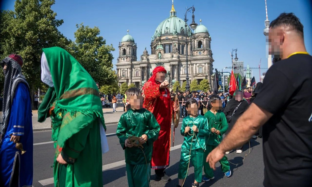 Children chained in Ashura procession under 40 degrees in Berlin!