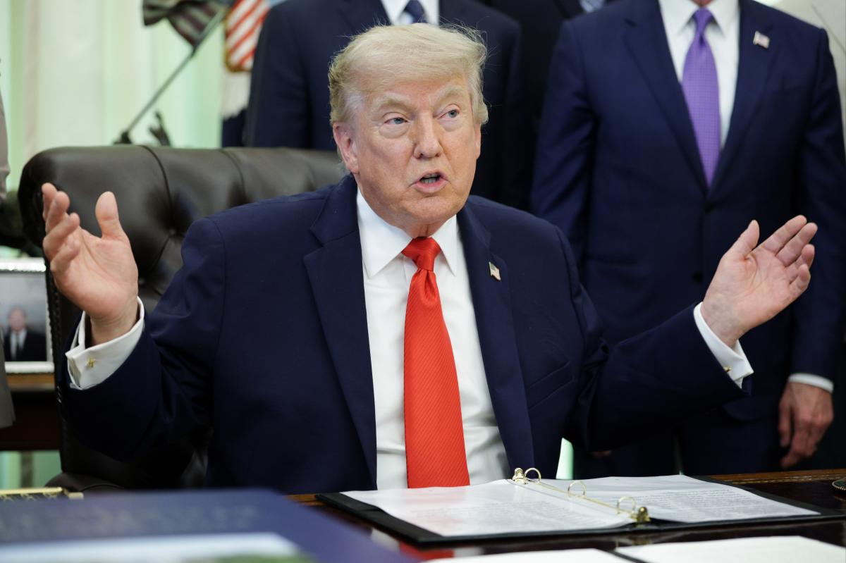 Trump Vows to Read Entire Iran Deal Text Aloud to Media