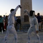 Πειραιάς: Βυζαντινές μονομαχίες με σπαθιά στην πλατεία του Λιονταριού Πειραιάς: Βυζαντινές μονομαχίες με σπαθιά στην πλατεία του Λιονταριού | NEWSFIRE.GR