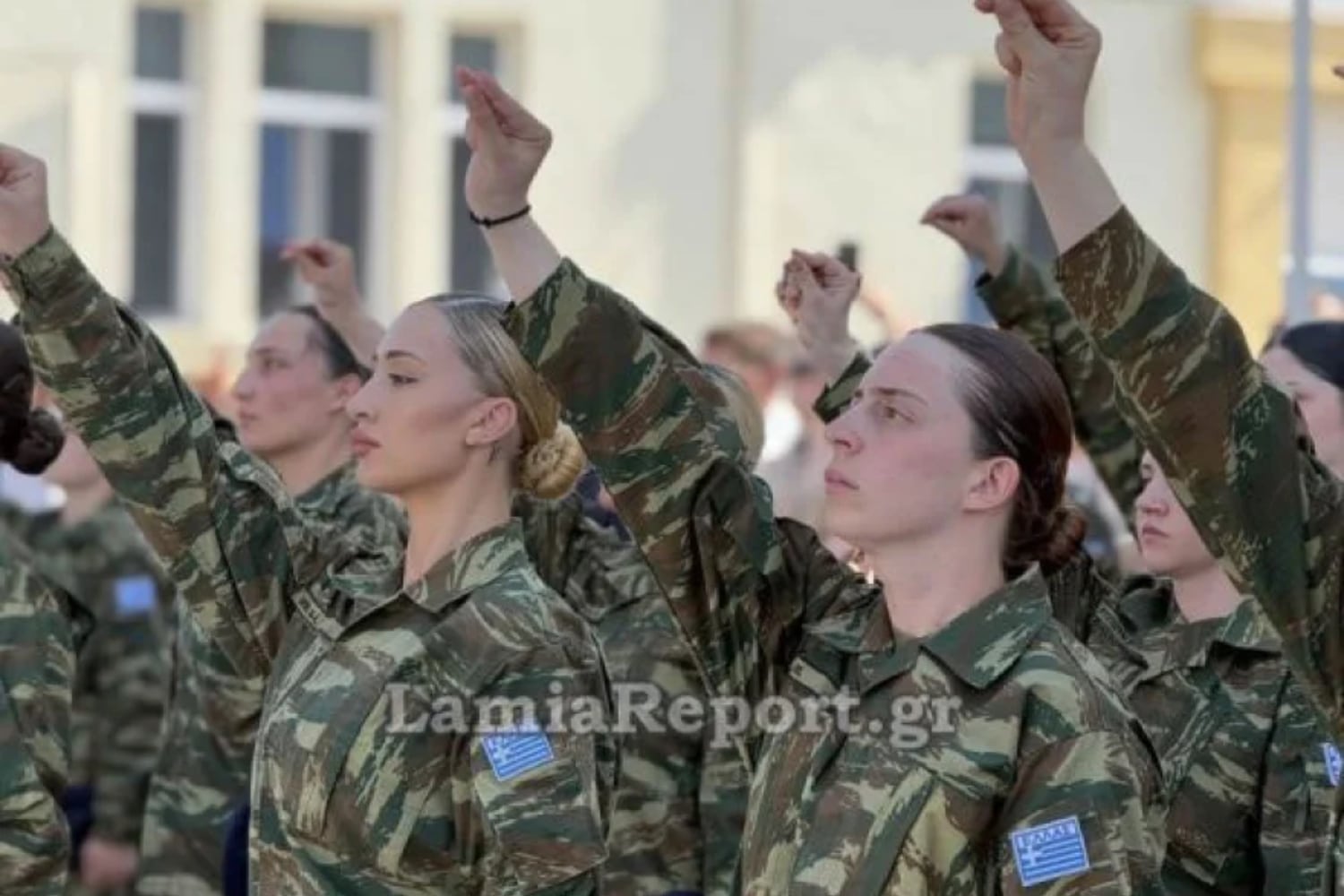 First female Army volunteers sworn in at Lamia