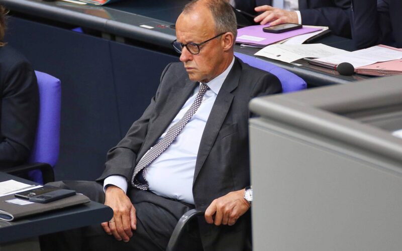 Union Faction Demands Merz Stop New EU Salary Directive Bureaucracy