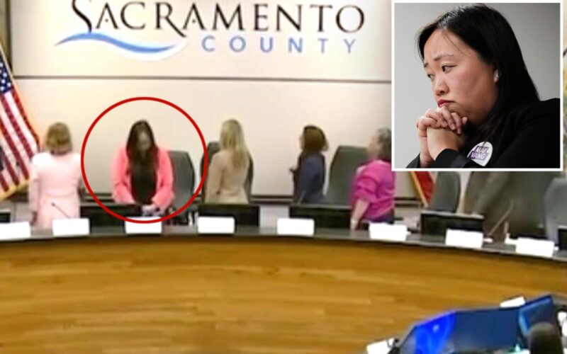 Democrat Who Turned Back on US Flag Struggles in Election