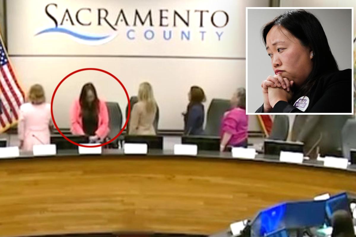 Democrat Who Turned Back on US Flag Struggles in Election