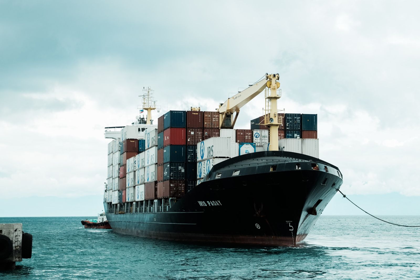 Strait of Hormuz: Cargo ship struck off Oman