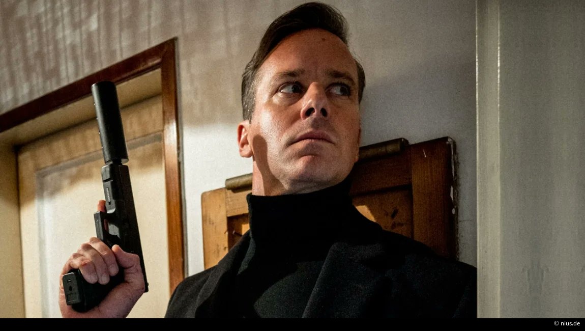 Filmszene: Sanders (Armie Hammer) lauert den jungen Vergewaltigern auf.