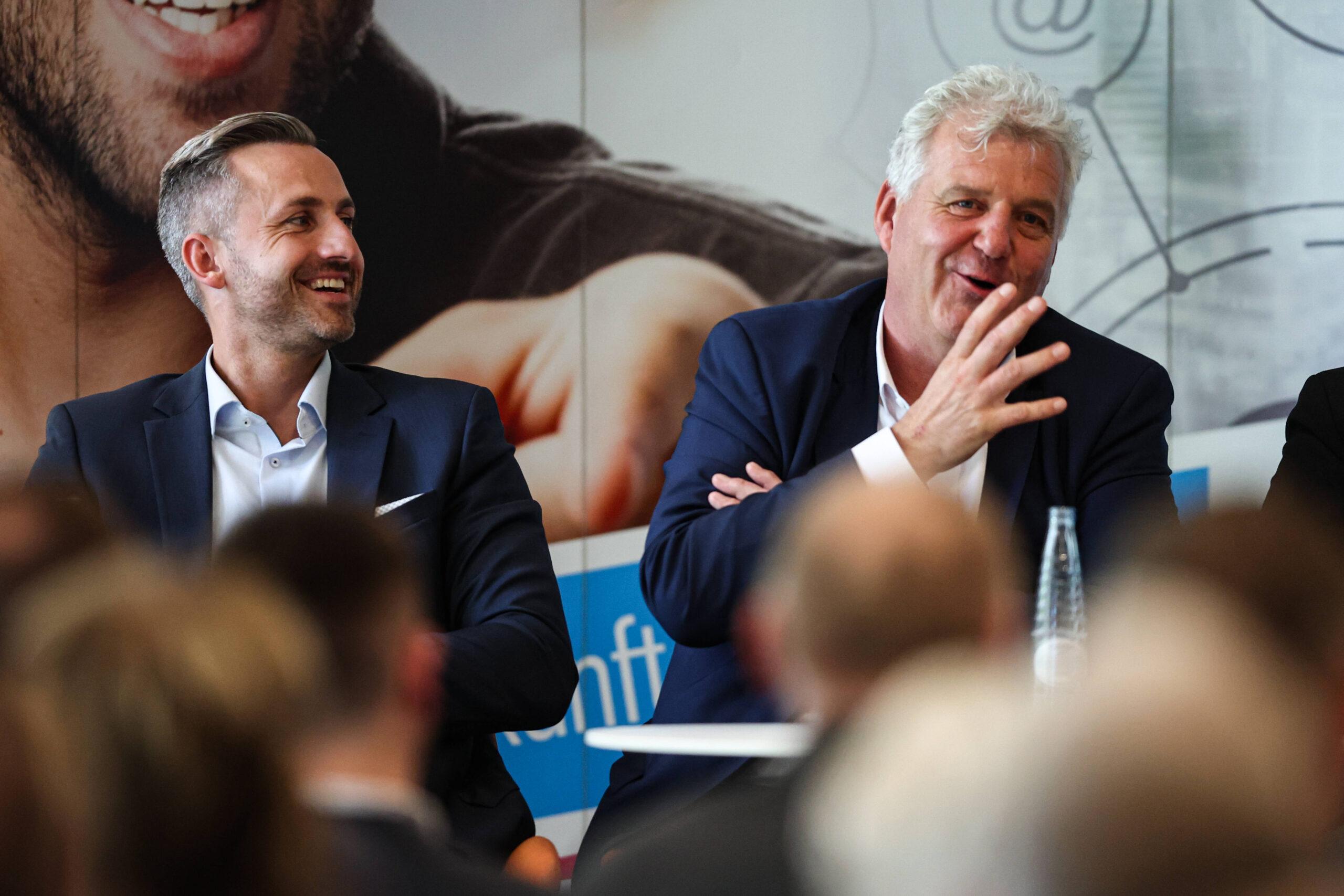 Der Fraktionsvorsitzende der AfD Sachsen-Anhalt, Ulrich Siegmund, und der Fraktionsvorsitzende der CDU Guido Heuer beim Wahlforum Mittelstand in Halberstadt.