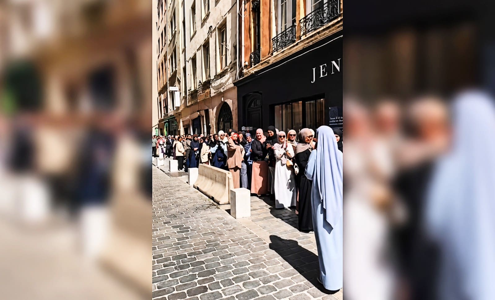 Islamic Veil Sales Boom in Lyon