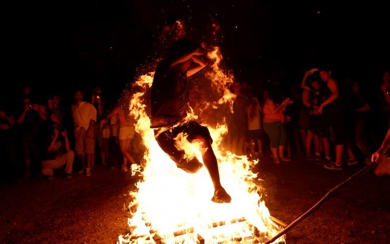 Klidonas: The ancestral custom with bonfire, silent water and pies