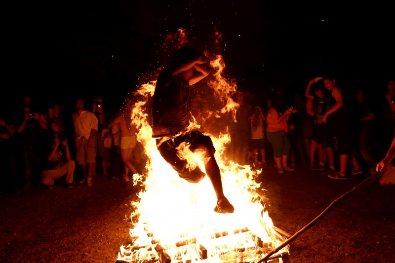 Klidonas: The ancestral custom with bonfire, silent water and pies