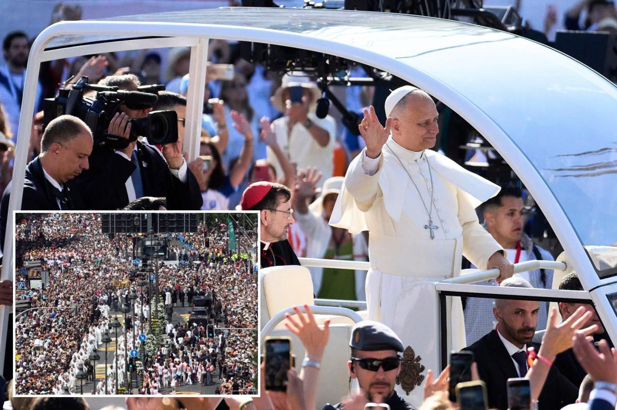 Pope’s Flower-Carpeted Procession Draws 1M to Madrid Streets