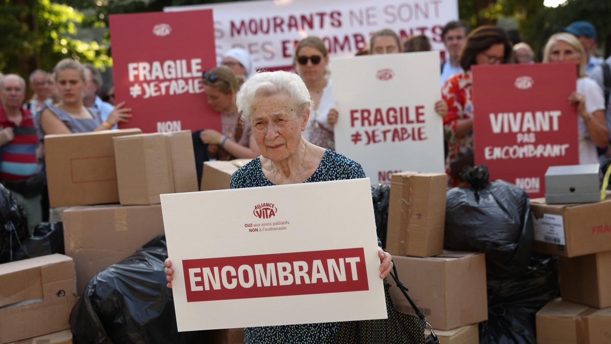 French Parliament Rejects Conscience Clause in Euthanasia Bill