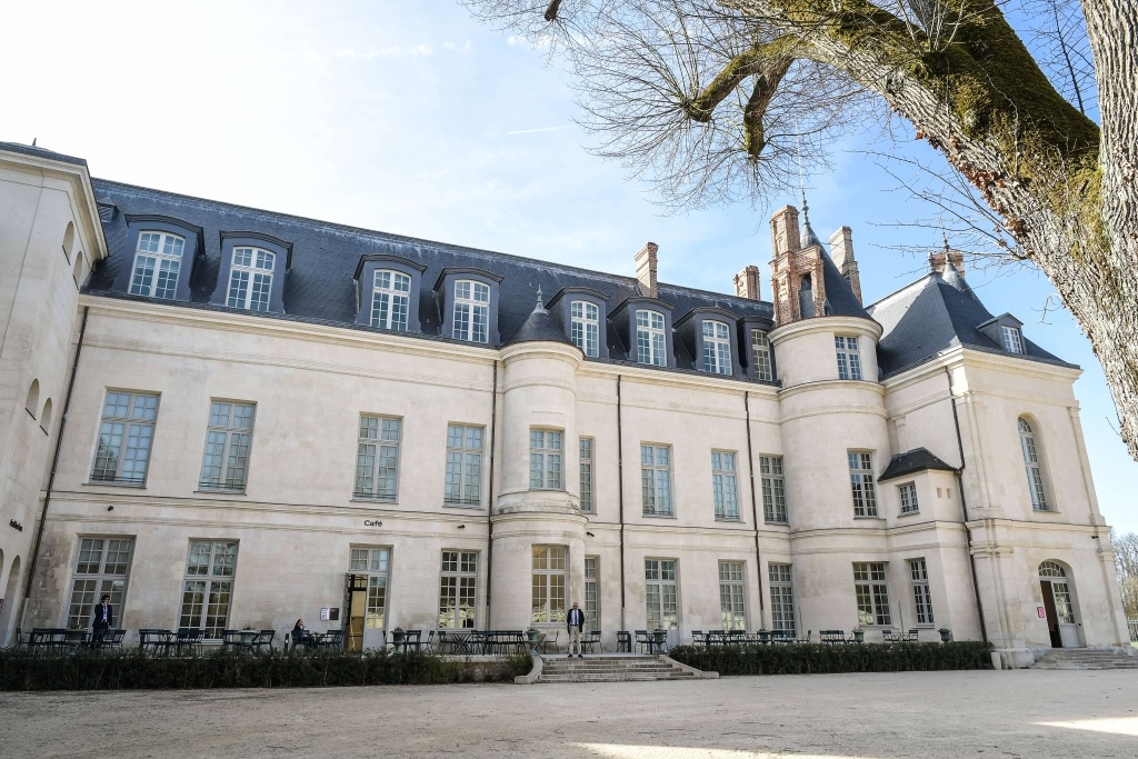 Macron’s French Language Center Celebrates Arabic Instead