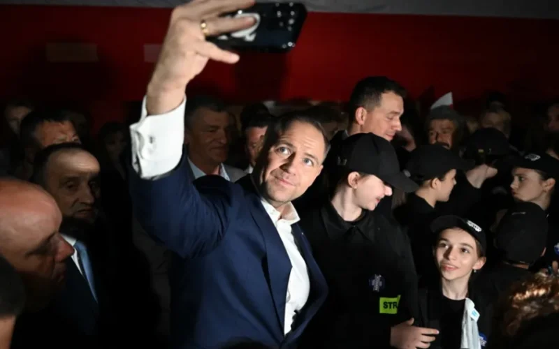 Polish Presidential Candidate Nawrocki Allegedly Poisoned